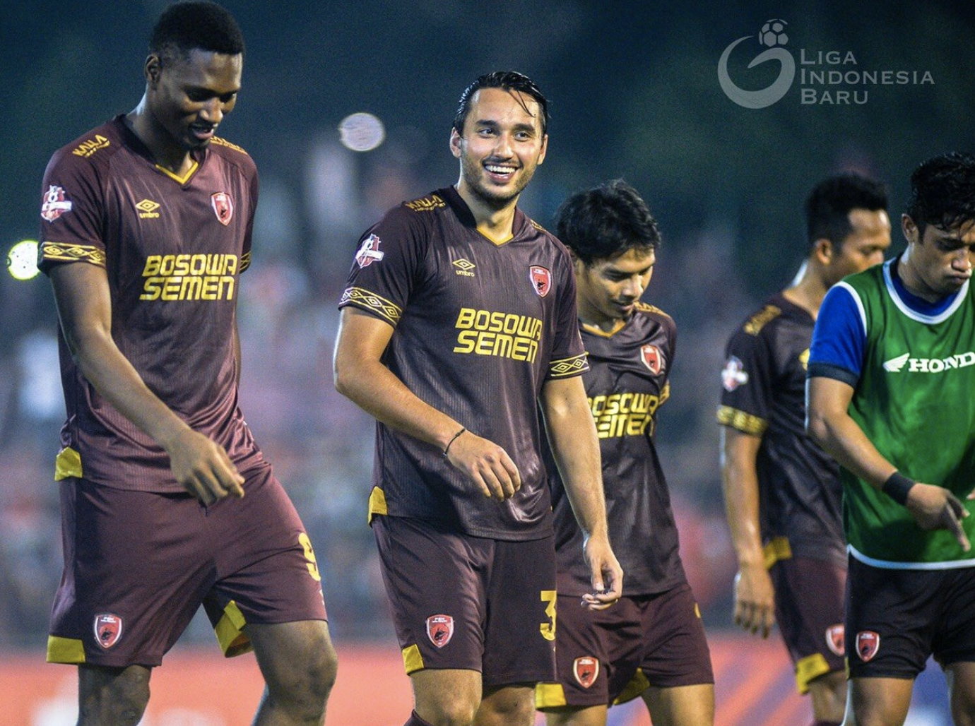 Pelatih Persib Akui Masih Berkomunikasi dengan Ezra Walian