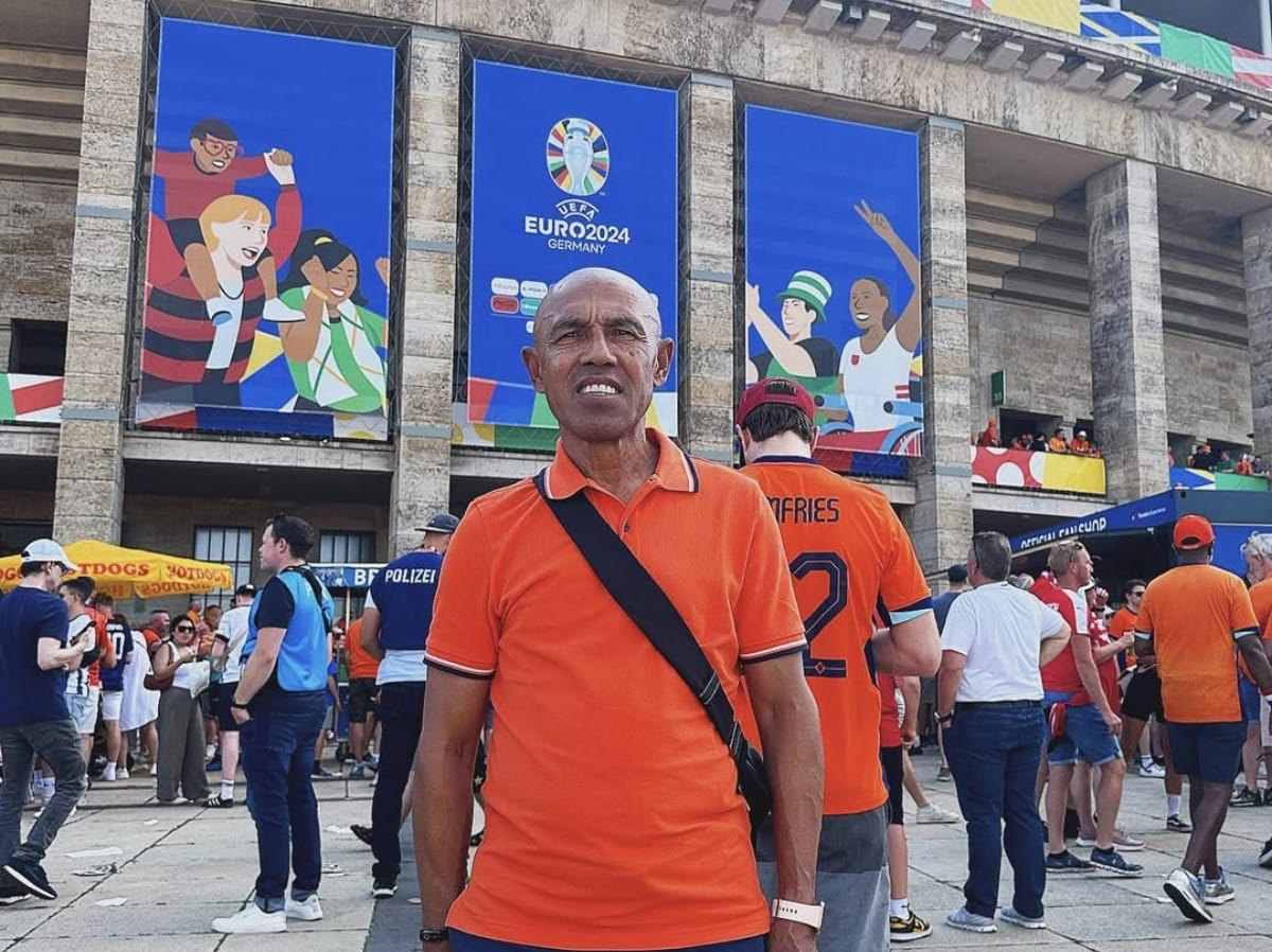 Simon Tahamata Bantah Bawa Misi Politik ke Timnas Indonesia
