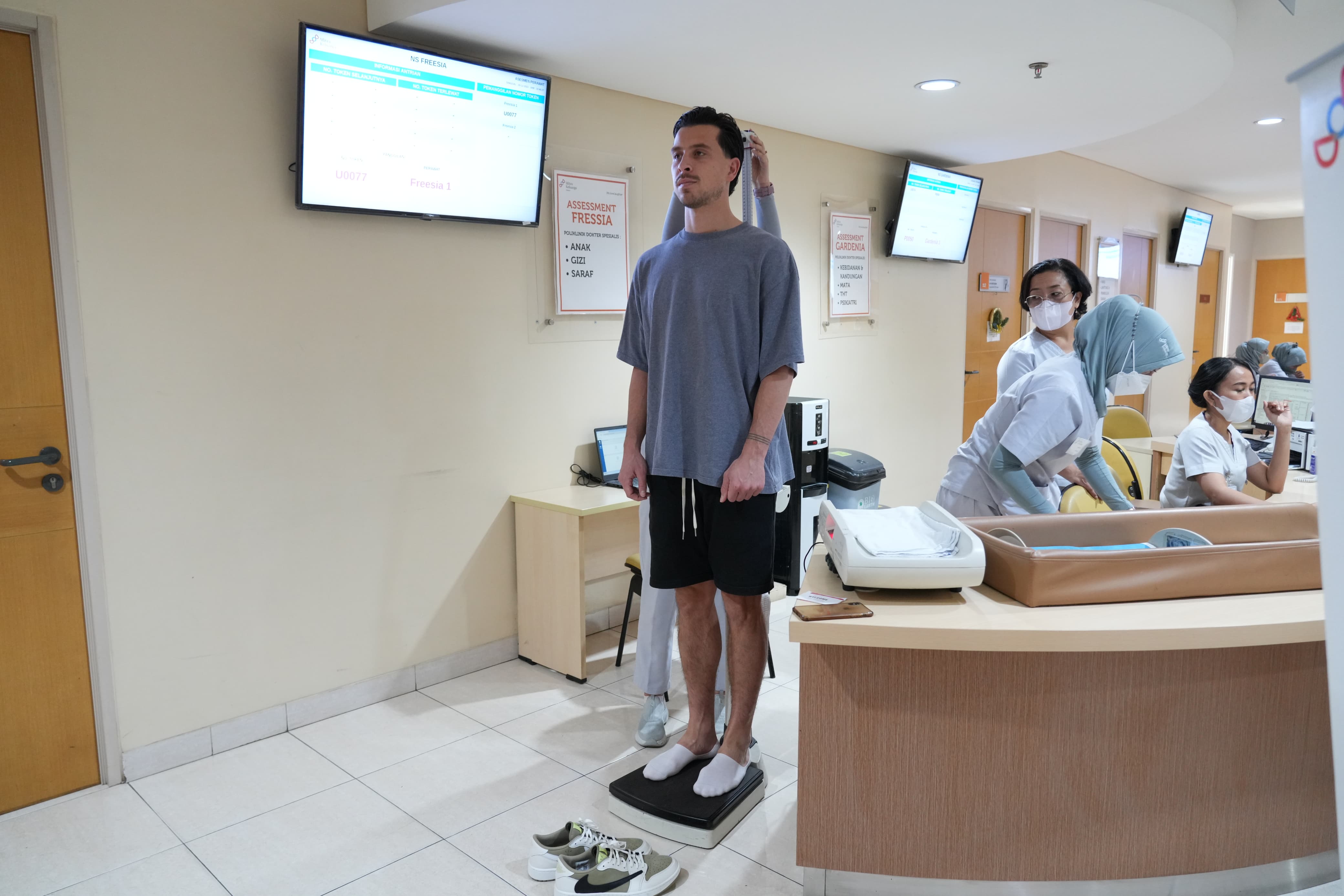 Jelang Dinaturalisasi, Thom Haye Jalani Tes Medis