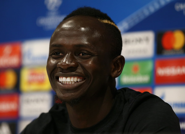Final Liga Champions: Sadio Mane Borong 300 Jersey Liverpool untuk Warga Desa