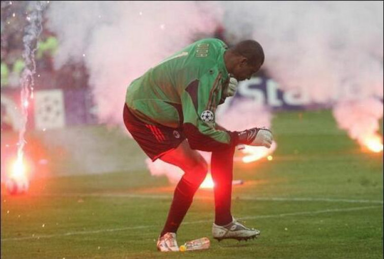 Nostalgia Milan Vs Inter di Semifinal Liga Champions: Hujan Cerawat Bikin Dida Dirawat