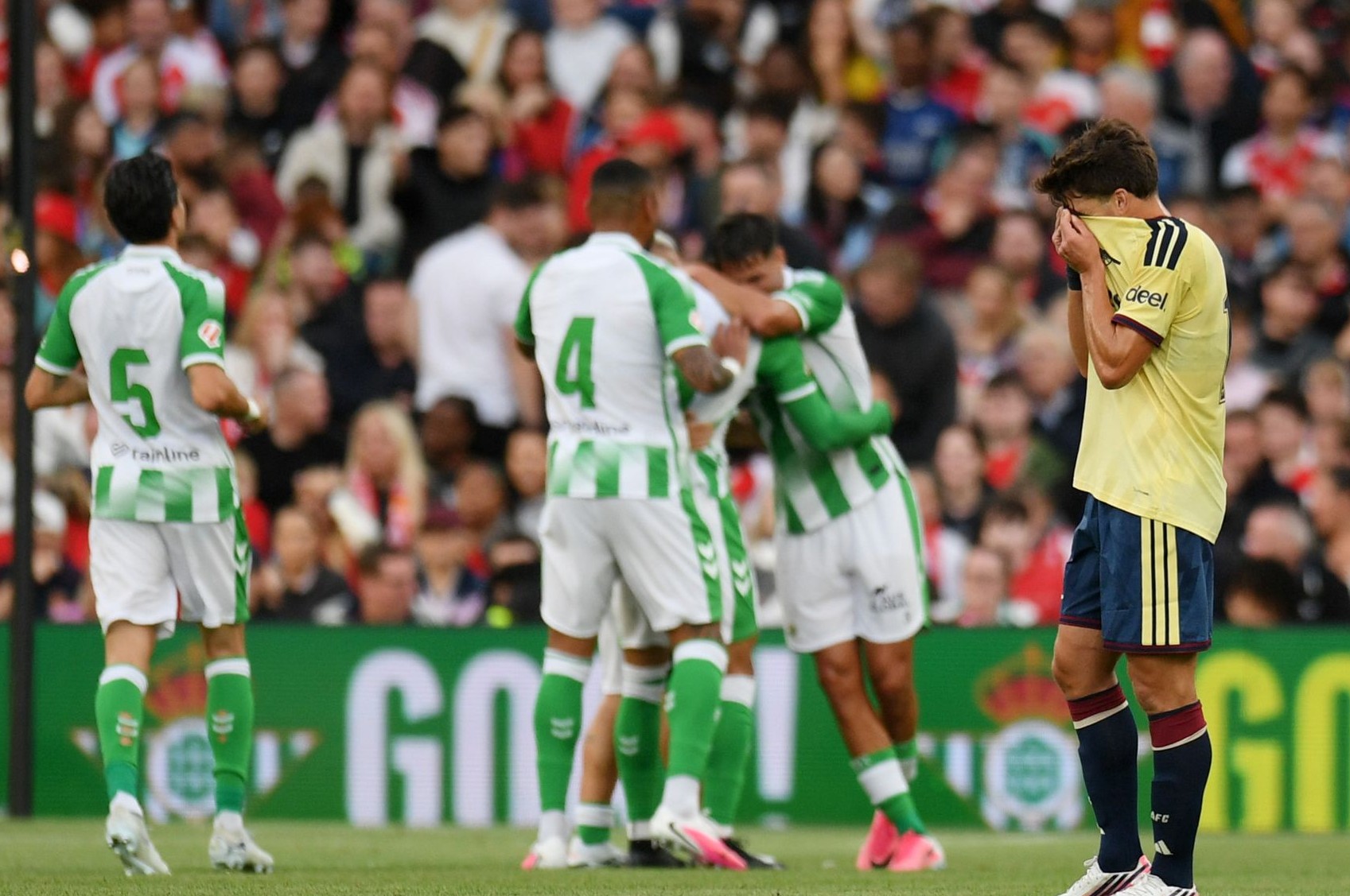 Hasil Arsenal vs Real Betis: The Gunners Tumbang 1-3