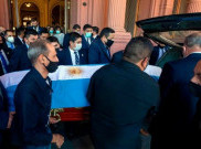 Ribuan Orang Hadir di Pemakaman Diego Maradona