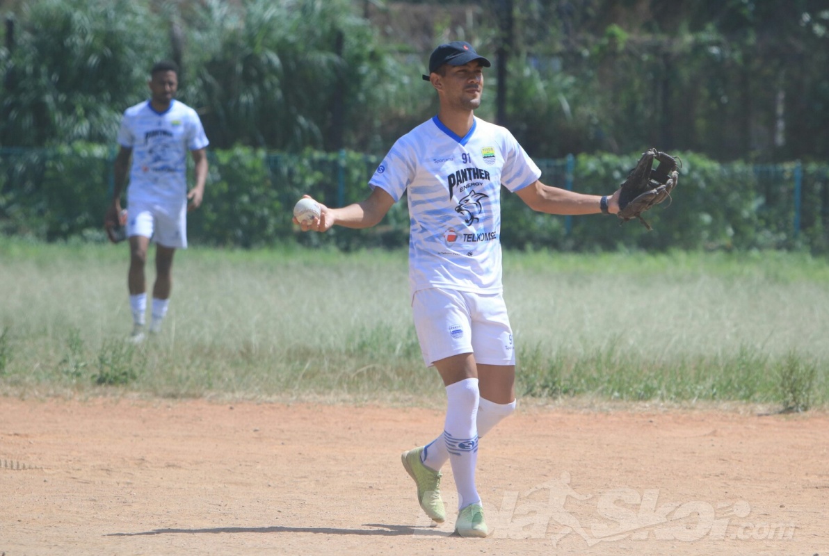 Gelandang Persib Omid Nazari Bicara Kesiapannya Menyambut Liga 1