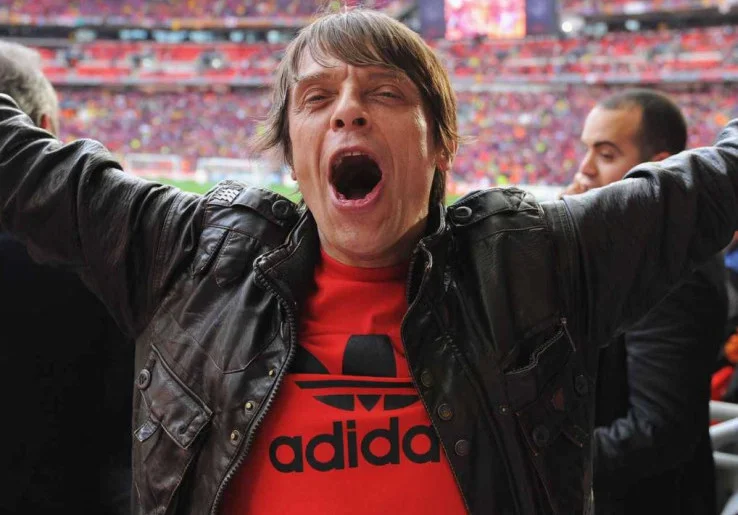 Penghormatan Manchester United kepada Bassis The Stone Roses, Gary Mounfield