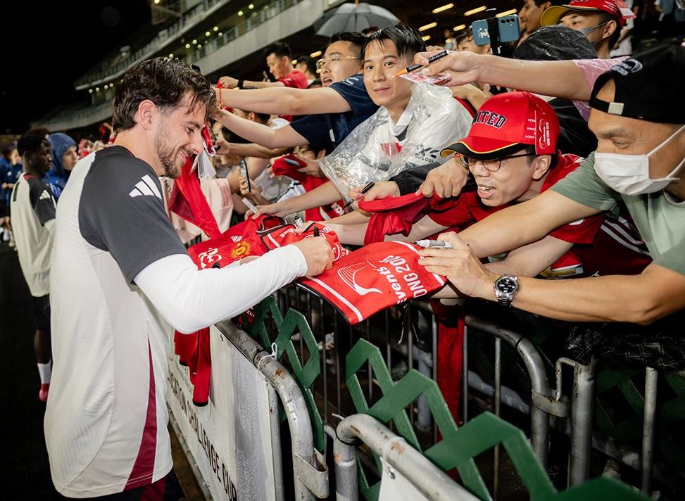Cuaca Mirip Kota Manchester, Skuad Man United Nikmati Momen Berada di Hong Kong