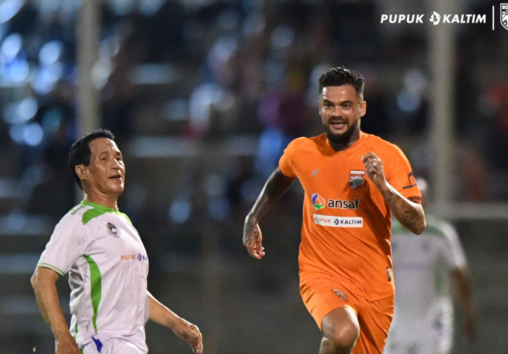 Pupuk Kaltim Gelar Football Day Pertemukan Legenda PKT Bontang dengan Borneo FC Samarinda