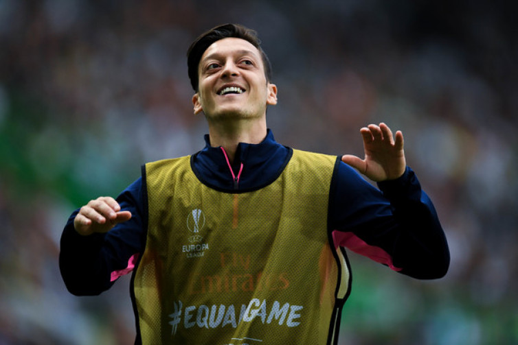 Mencari Jalan Keluar Terbaik untuk Mesut Ozil