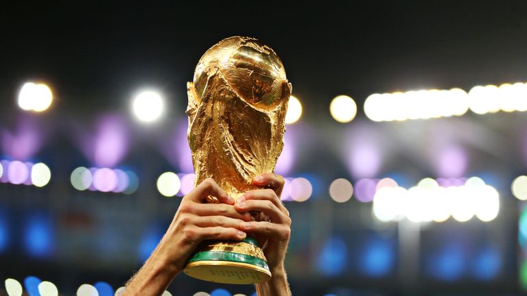 Presiden UEFA Tolak Piala Dunia Dua Tahunan