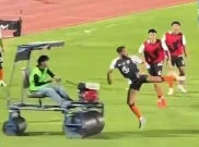 Parah, Mantan Pemain Timnas Inggris Tergilas Mesin Pemadat Rumput