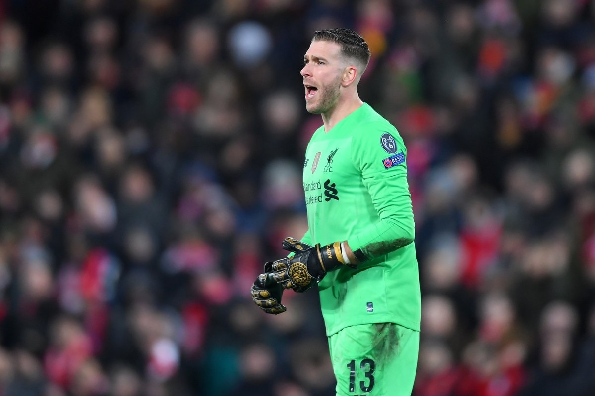 Adrian Ikuti Jejak Loris Karius Bikin Blunder di Liverpool