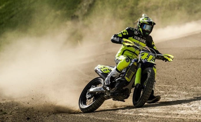 Lockdown Dilonggarkan, Valentino Rossi Kembali Pacu Motor