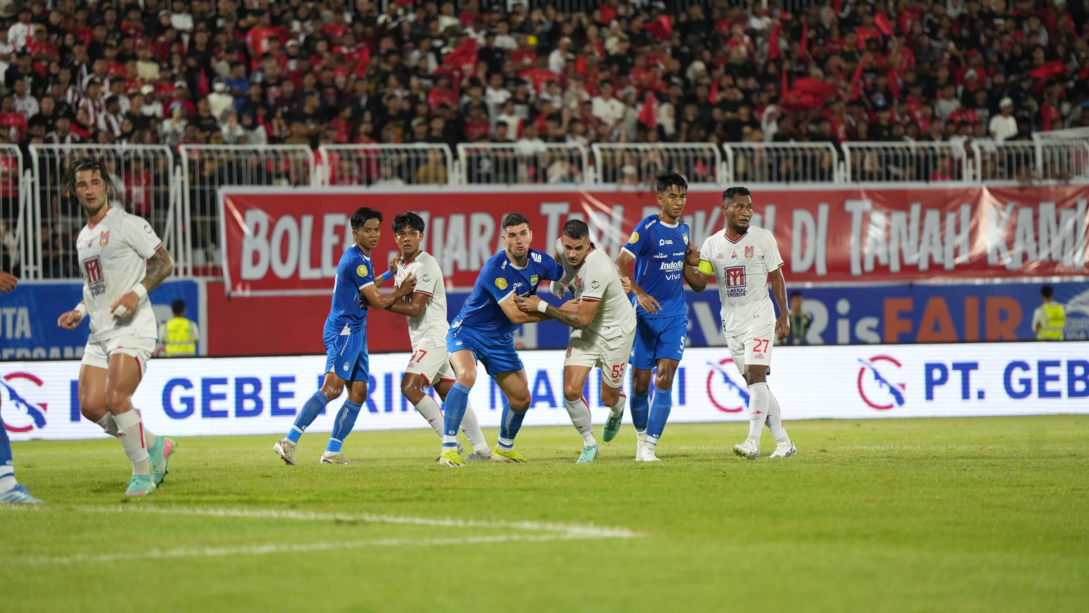 Hasil Liga 1 2024/2025: Malut United Tunda Pesta Juara Persib Bandung