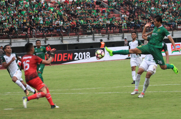 Persebaya Surabaya 1-1 PS TNI: Tim Bajul Ijo Main dengan 10 Pemain