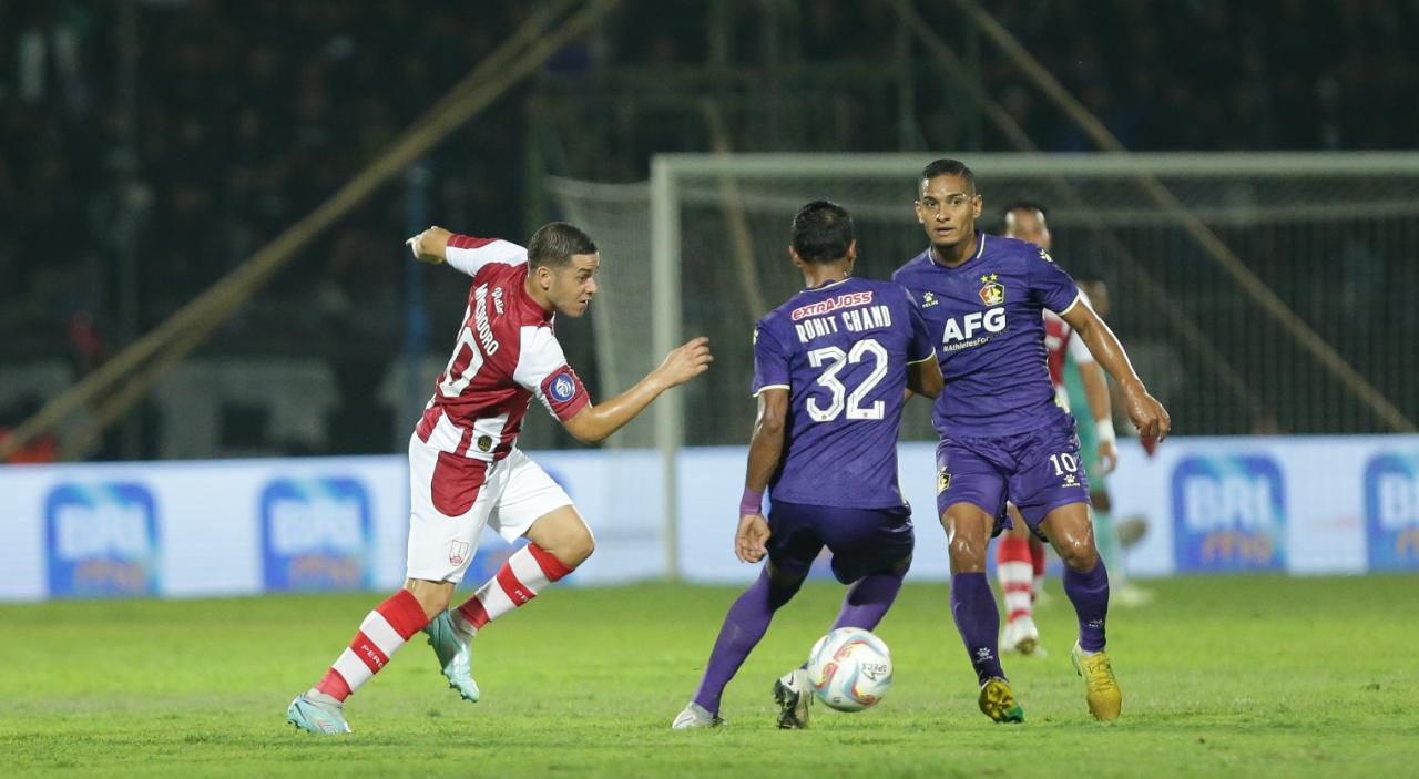 Hasil Liga 1: Persebaya Menang Tipis, Persik Kediri Tekuk Persis Solo 2-0