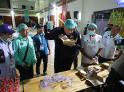 Soal Makanan Atlet, Menpora Dito Tinjau Langsung Pusat Pengemasan Konsumsi PON 2024