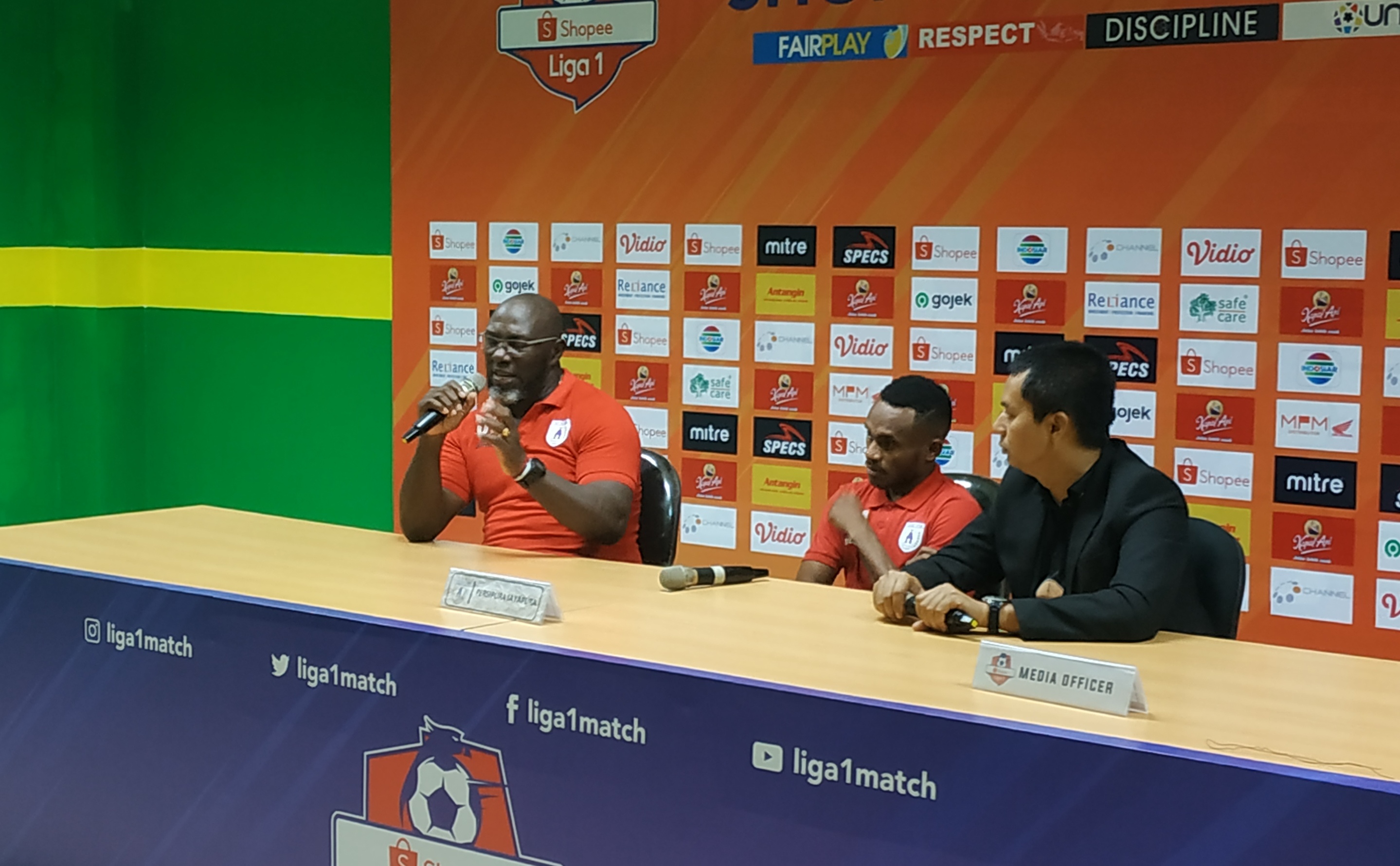 Persipura Merasa Dirugikan Wasit saat Dikalahkan Persebaya