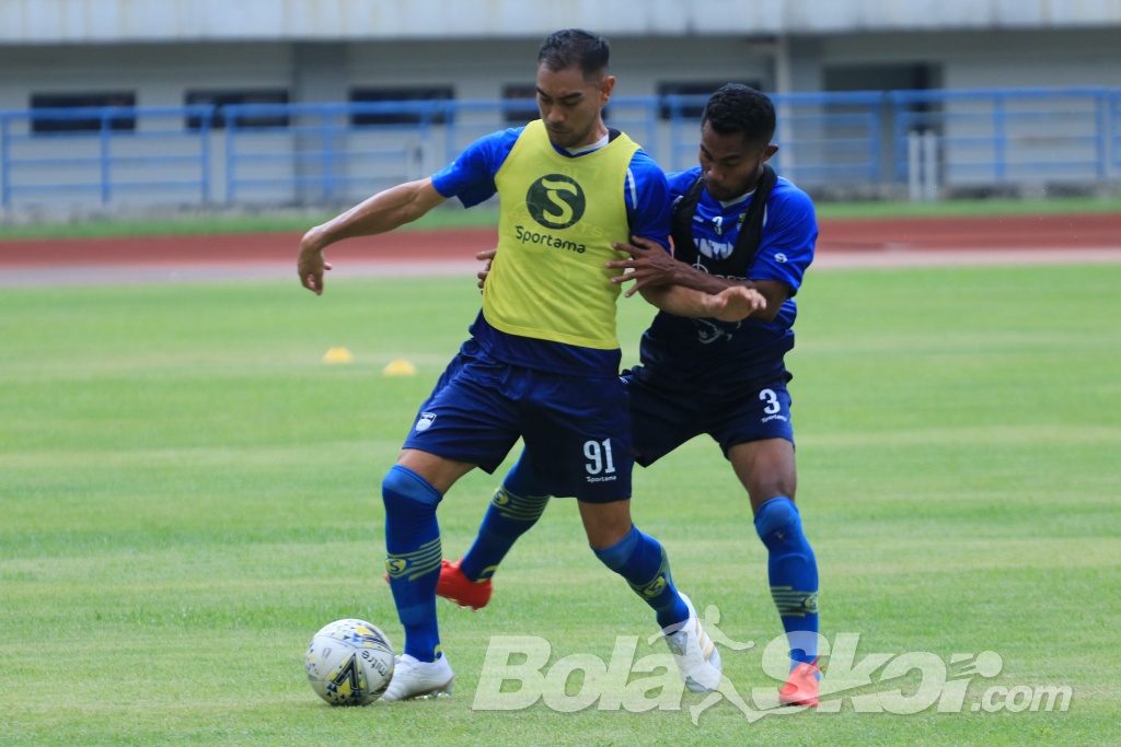 Omid Nazari Terkesan dengan Suporter Persib Bobotoh