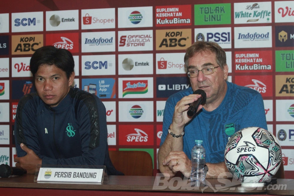 Persib Vs PSS, Robert Rene Alberts Targetkan Pertandingan Tanpa Adu Penalti