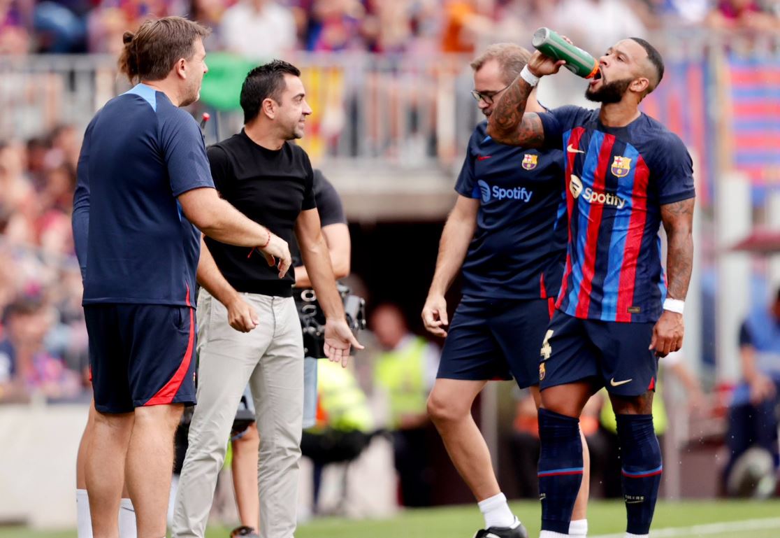 Xavi Minta Barcelona Temukan Pengganti Memphis Depay