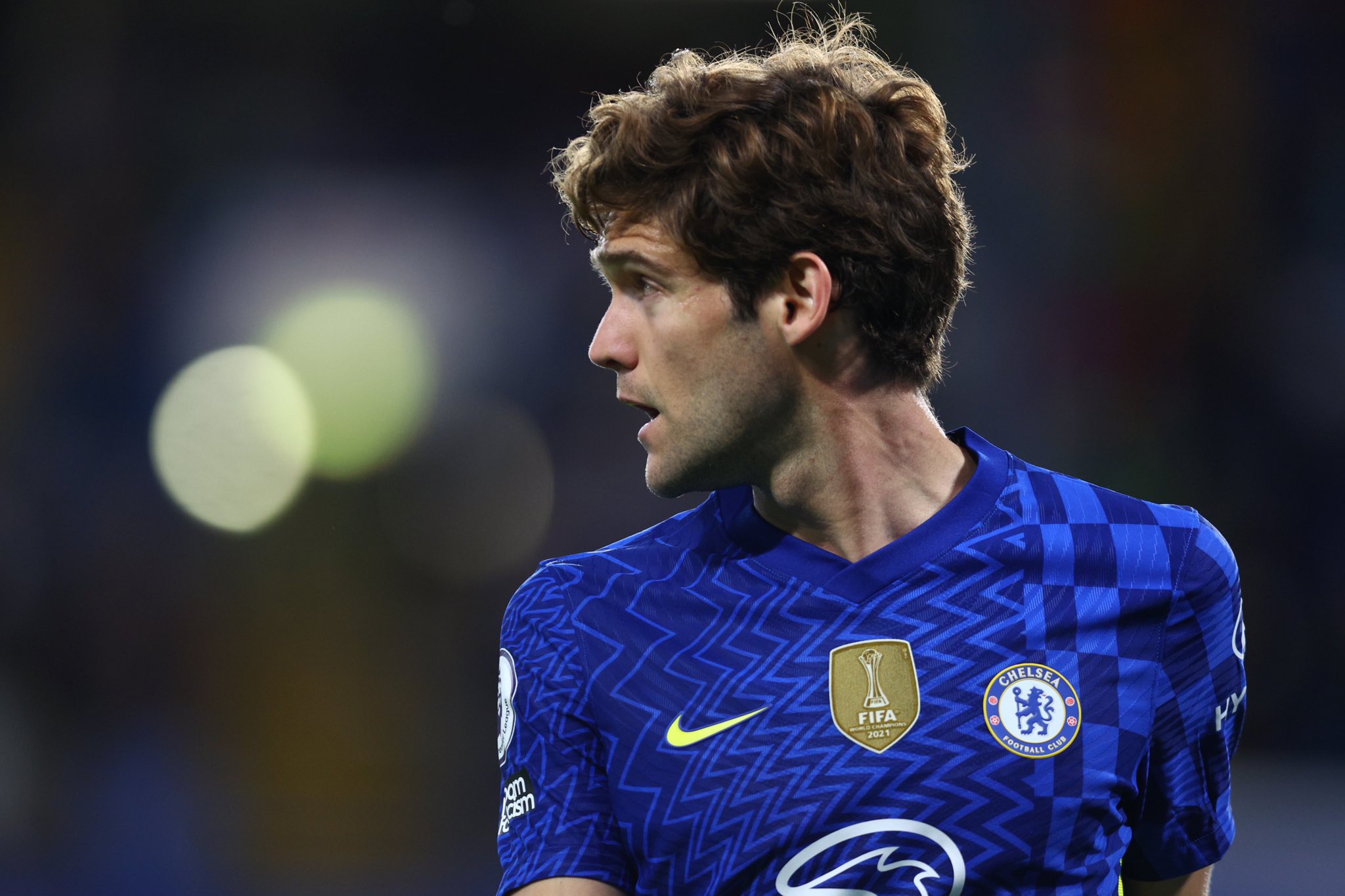 Cesar Azpilicueta Perpanjang Kontrak, Barcelona Fokus Kejar Marcos Alonso