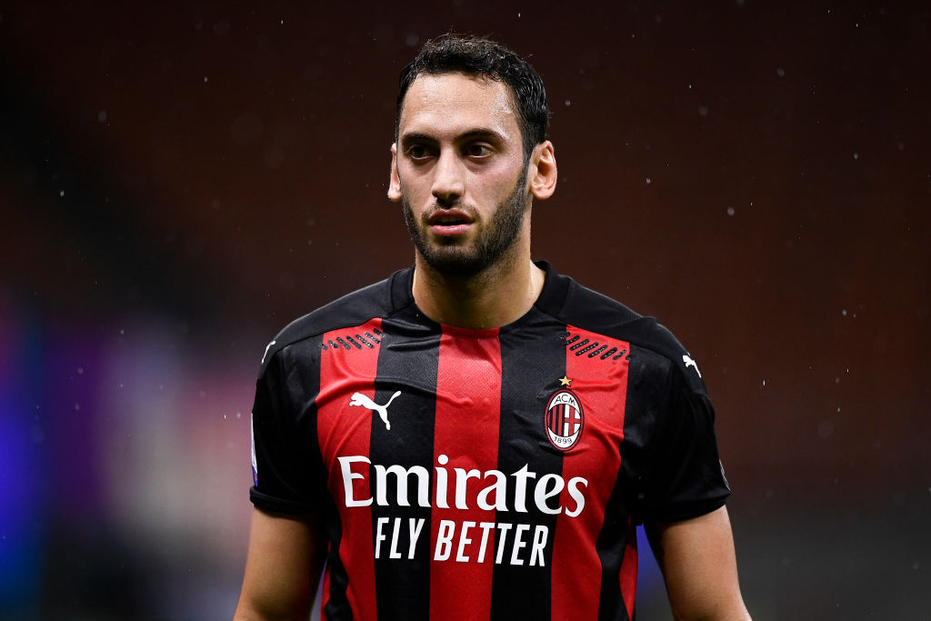 Proses Perpanjangan Kontrak Calhanoglu dengan Milan Mandek, Manchester United Bersiap Menikung