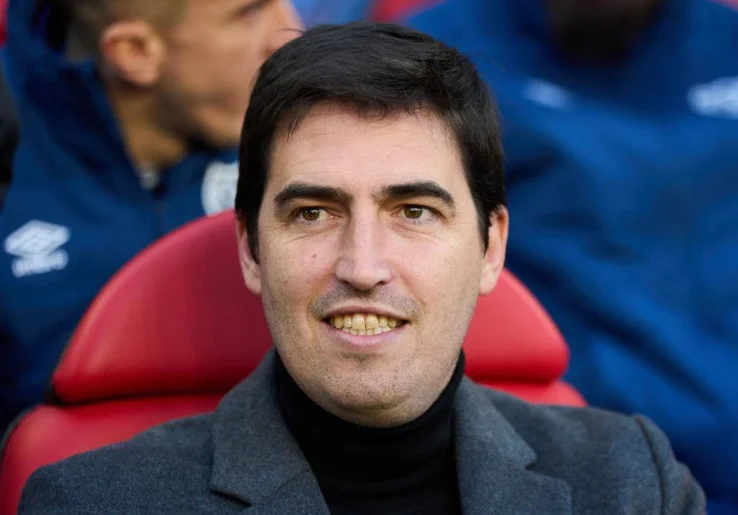 Cesc Fabregas Tolak Tawaran, Andoni Iraola Jadi Kandidat Terkuat Pelatih Baru Chelsea