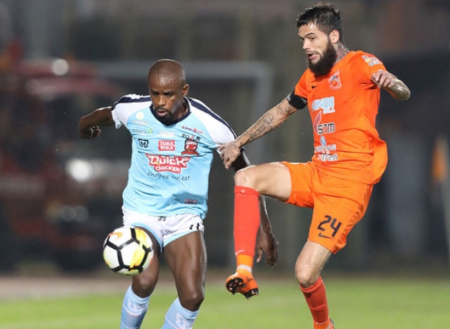 Borneo FC 2-2 Madura United: Gol Penalti Selamatkan Pesut Etam