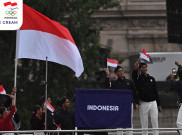 Opening Ceremony Olimpiade Paris 2024: Tim Indonesia Kibarkan Bendera Merah Putih di Atas Perahu
