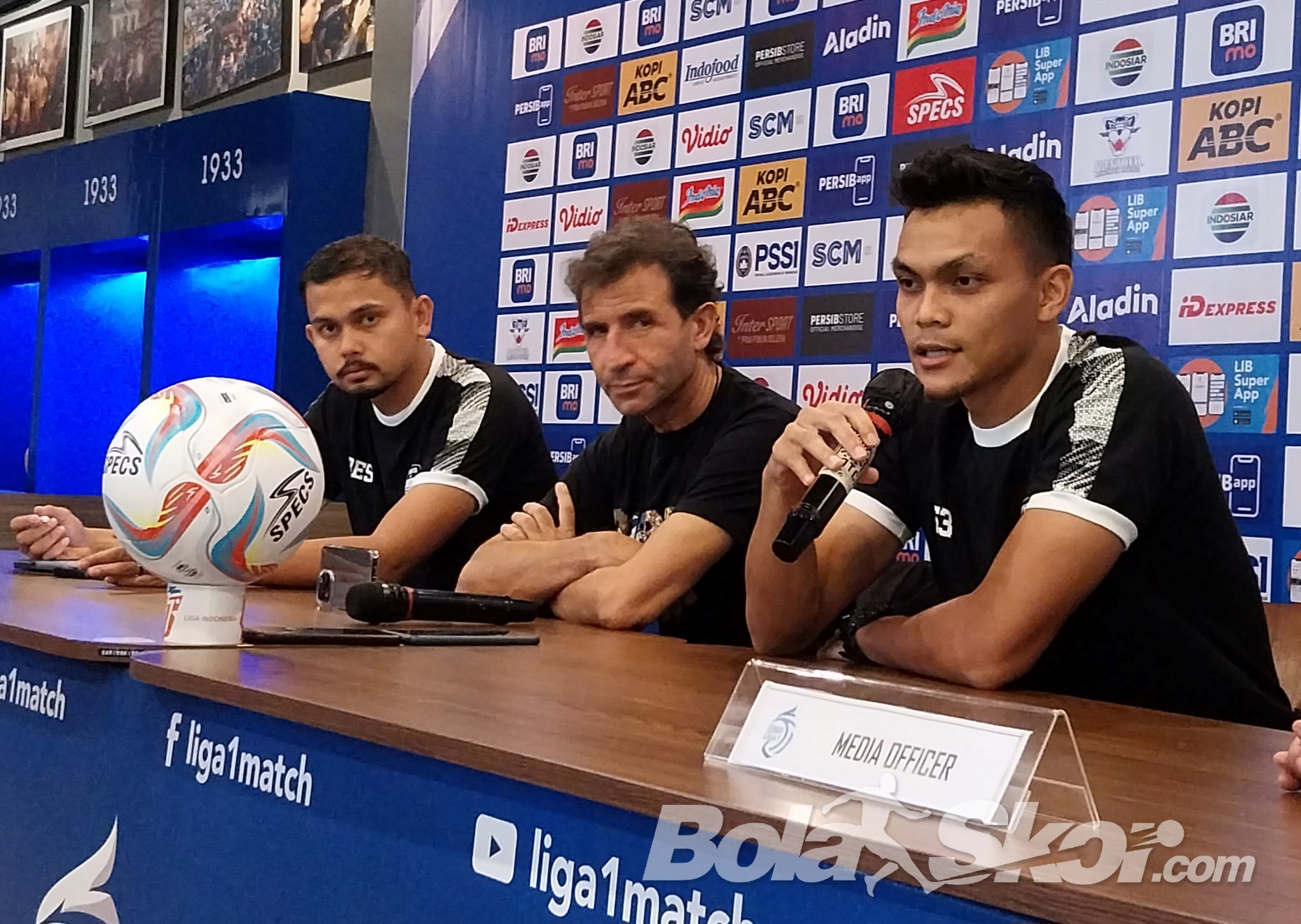 Persib Vs Dewa United FC, Rachmat Irianto Siap Baku Hantam dengan Ricky Kambuaya