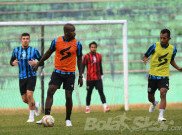 Lama Vakum dari Level Kompetitif, Greg Nwokolo Tegaskan Ambisi bersama Arema FC