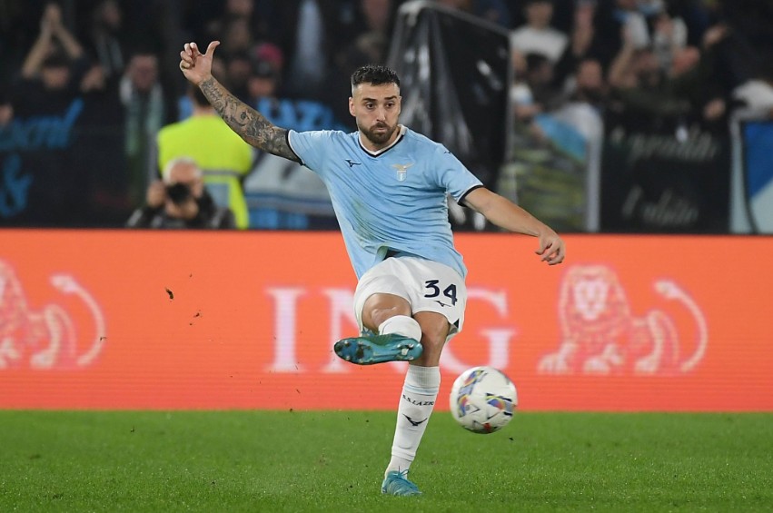 Derby della Madonnina di Bursa Transfer, AC Milan dan Inter Berebut Bek Tengah Lazio