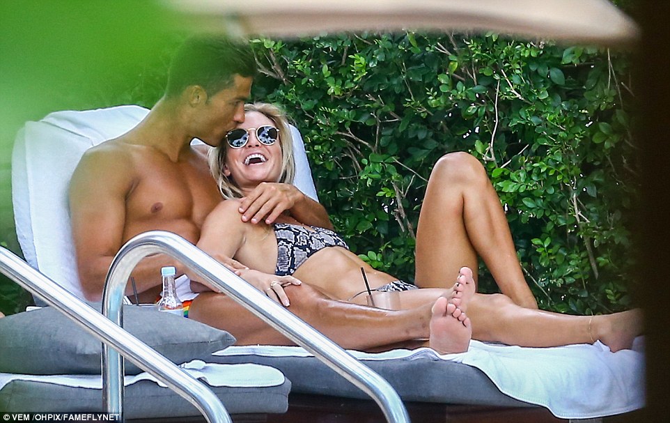 Inikah pacar baru Cristiano Ronaldo ?
