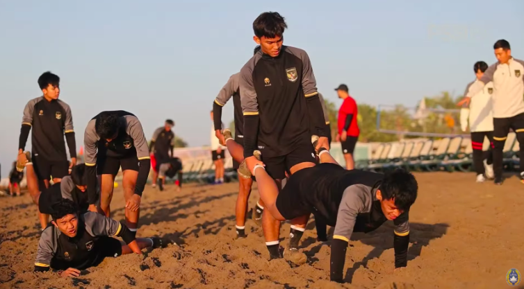 Timnas U-20 Latihan Berat di Pantai Supaya Fisik dan Mental Lebih Kuat