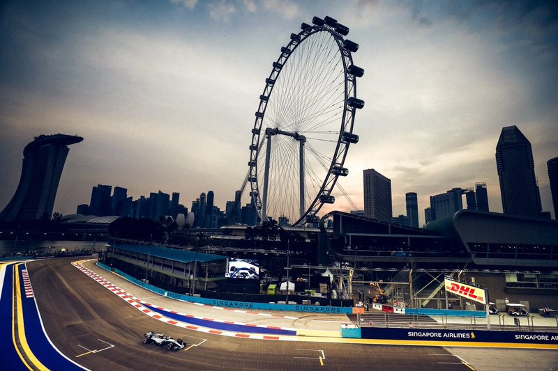 GP Singapura 2018: Lewis Hamilton Menang Lagi, Sebastian Vettel Salah Pilih Ban 