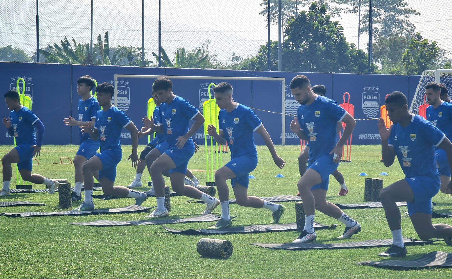 Tak Kunjung Latihan, Nasib Pemain Timnas Irak Frans Putros di Persib Masih Abu-abu
