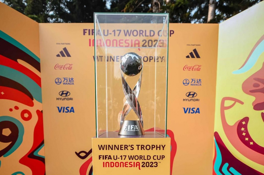 Trophy Tour Piala Dunia U-17 Sambangi Surabaya