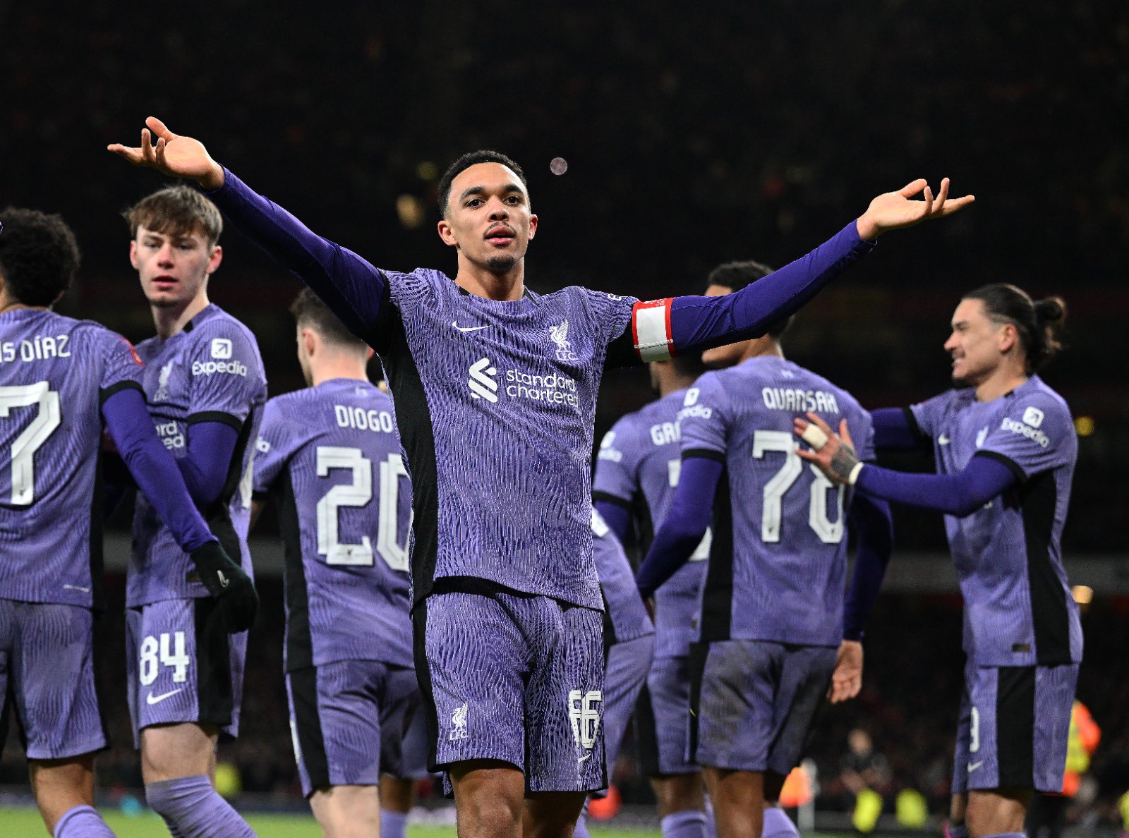Barcelona Tantang Real Madrid dalam Perburuan Trent Alexander-Arnold