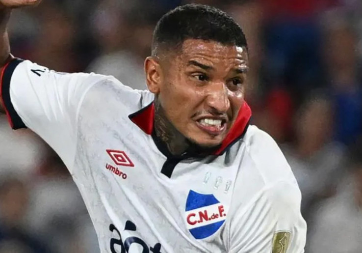 Bek Uruguay Meninggal Dunia setelah Pingsan di Atas Lapangan