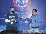 Tandai Hari Jadi Ke-33, Sponsor Arema FC Luncurkan Mobil Ikonik