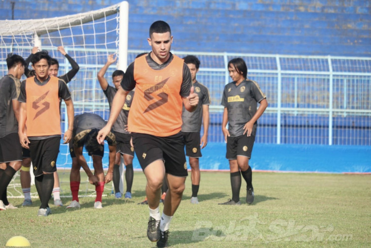 Kompensasi Gaji Jadi Faktor Penghambat Renegosiasi Elias Alderete di Arema FC