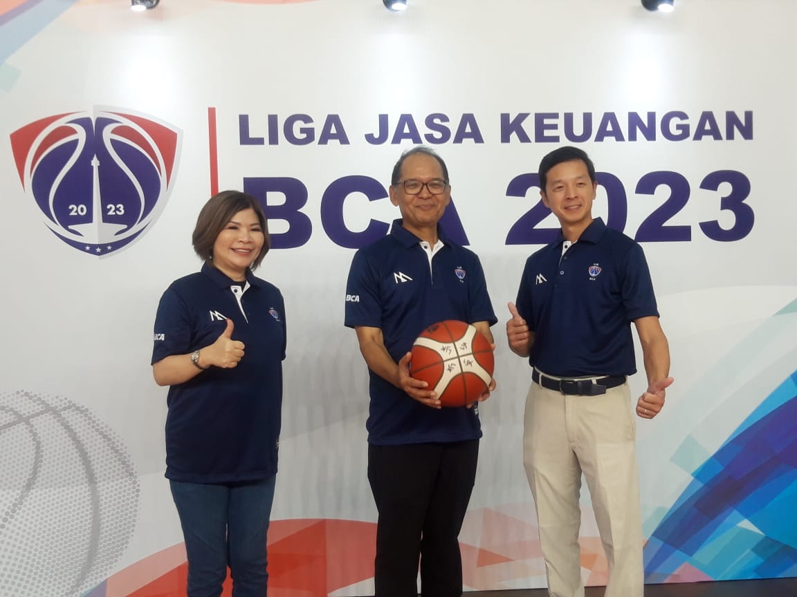 Bersilaturahmi di Lapangan Basket