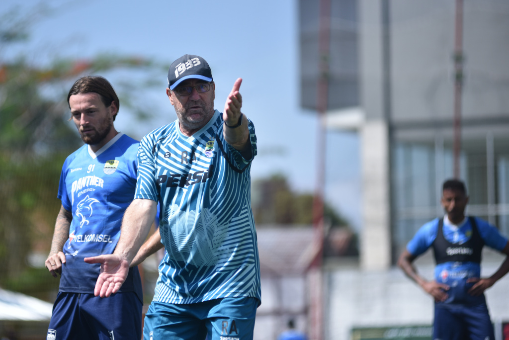 Tanpa TC, Bagaimana Persiapan Akhir Persib Jelang Liga 1 2021/2022?