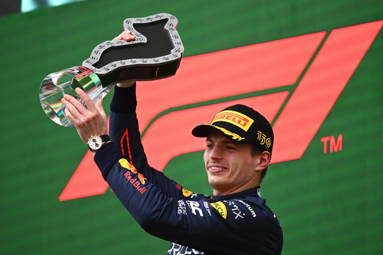 Podium GP Emilia-Rogmana, Verstappen dan Sergio Perez Tebus Kekecewaan
