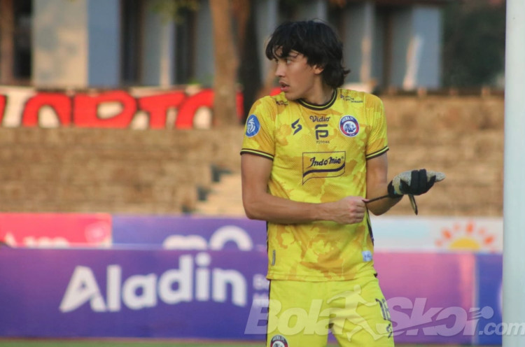 Pelatih Persis Solo Bicara Keunggulan Julian Schwarzer dan Arema FC