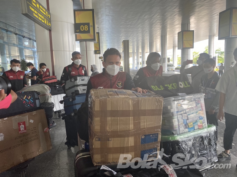 Tiba di Hanoi, Egy Maulana Vikri Dikerubungi Wartawan Vietnam