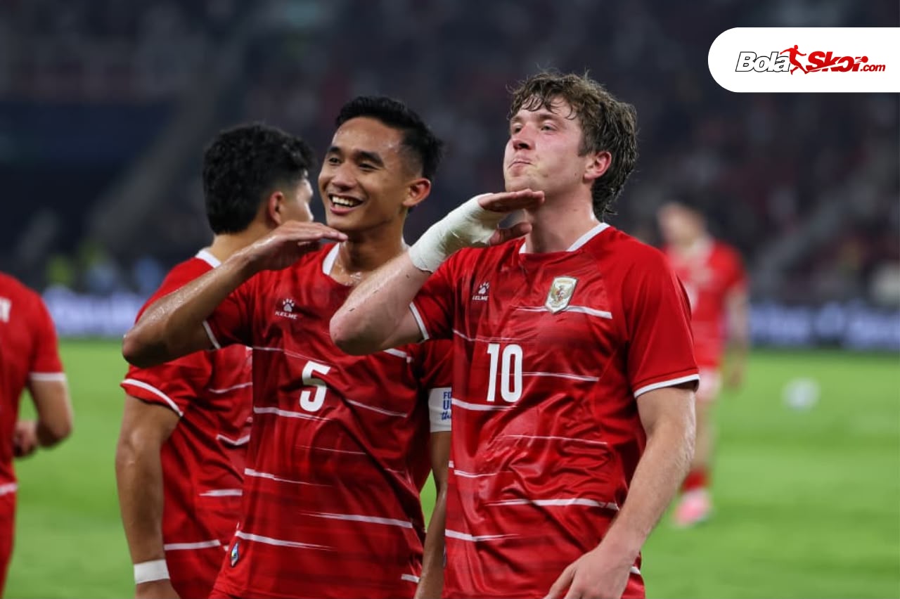 Selebrasi Rizky Ridho dan Ole Romeny dalam laga Timnas Indonesia vs Oman di SUGBK, Jumat (5/6). (MP Media/BolaSkor/Didik Setiawan)