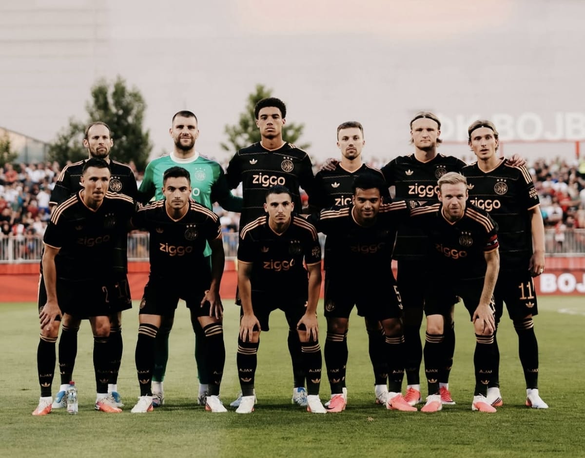 Kiper Timnas Indonesia Maarten Paes Debut di Conference League, Bantu Ajax Menang Besar