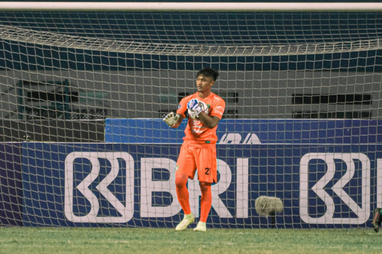 Kebobolan Enam Kali, Posisi Ernando Ari Sutaryadi Tak Tergoyahkan di Persebaya