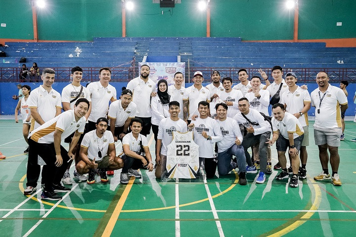 Dewa United Surabaya Berbagi Ilmu ke Pebasket Muda Sukabumi